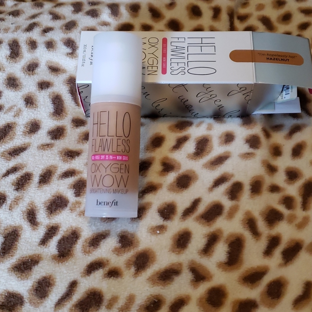 Benefit Hello Flawless in Hazelnut